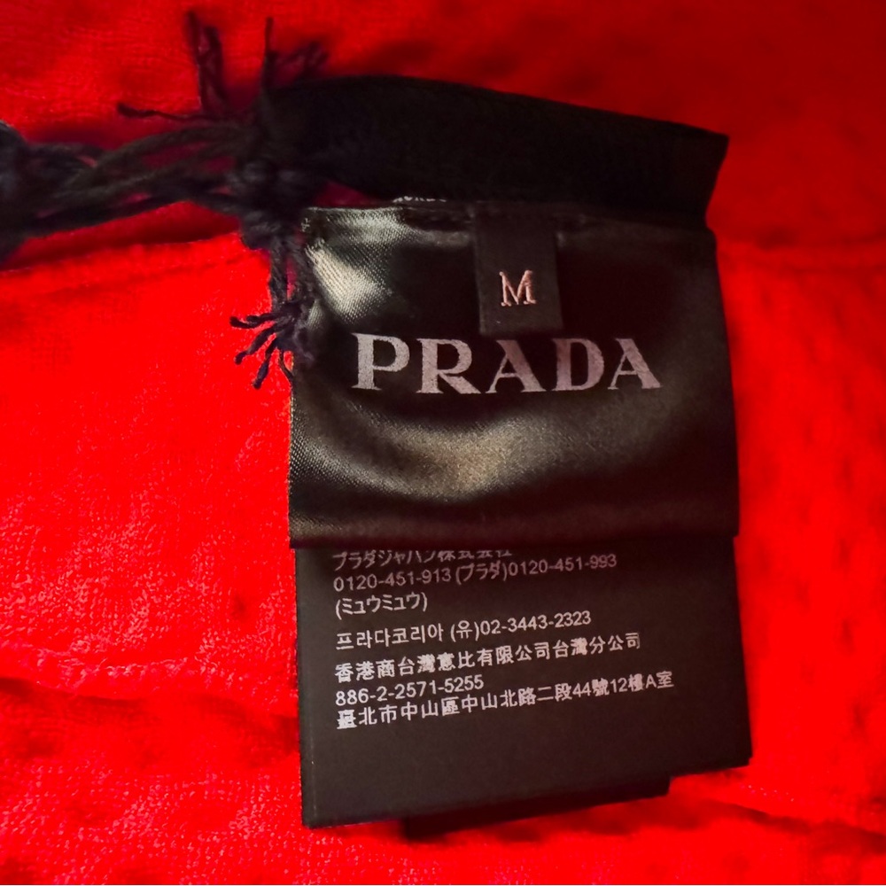 NWT Prada Logo Runway FW24 Stretch Nylon Beanie with Ribbed Design in Rosso Red - Picture 11 of 14